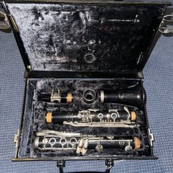 Student Clarinet w/ Case – Good Condition