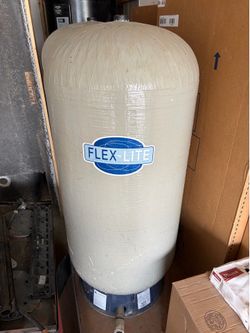 Flexcon Flex-Lite FL30 — a 90-gallon composite well pressure tank.