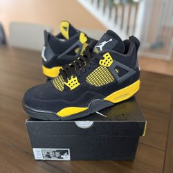 Nike Jordan 4 Retro Thunder 2023