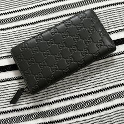 GUCCI Leather Zip Around Wallet