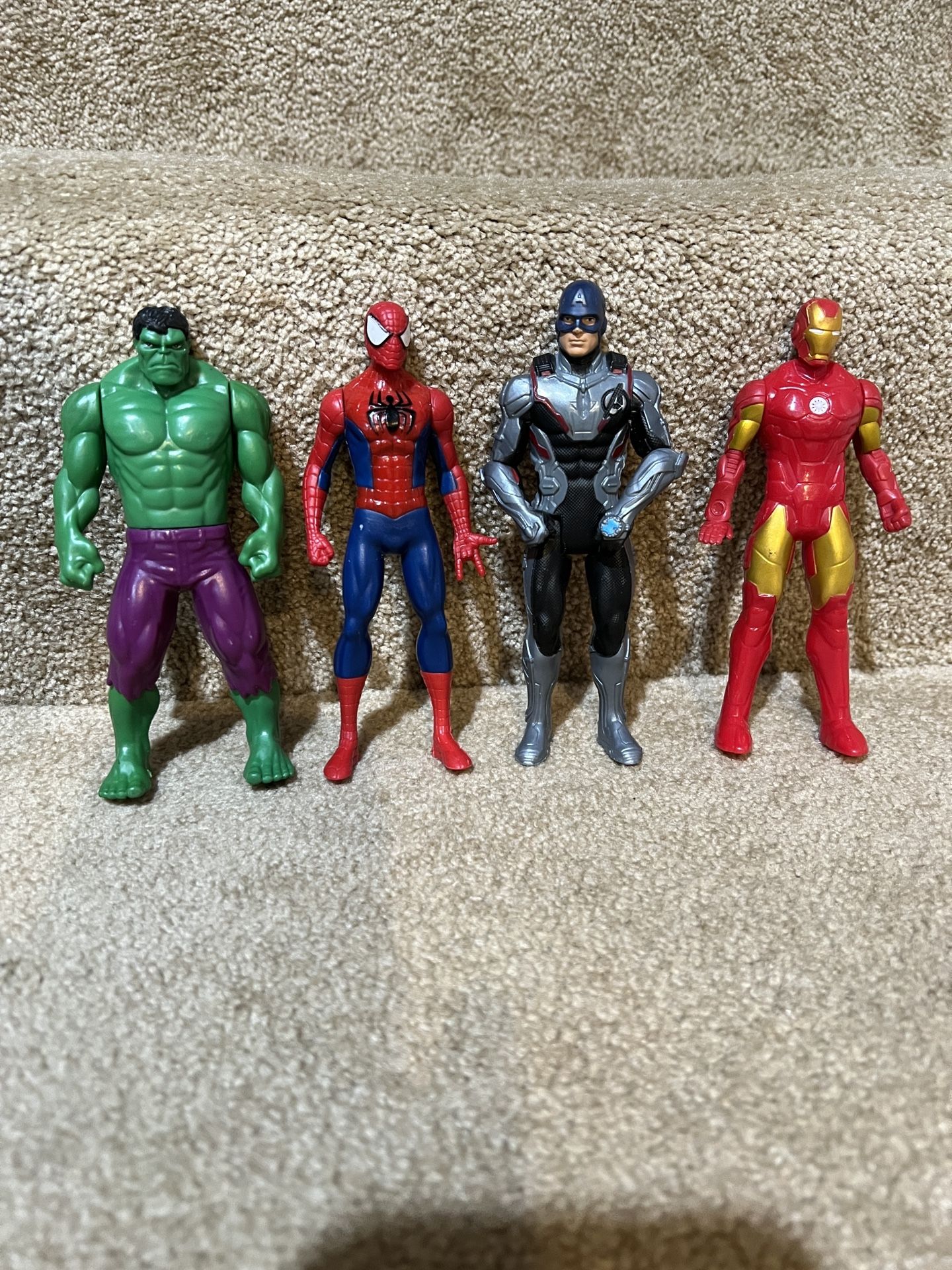 Marvel figure lot of 4 Hulk Ironman Spiderman Captain America 6” tall Disney