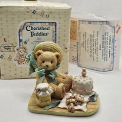 Cherished Teddies ANNA figurine honey 1991 birthday celebration hooray

Mint condition, kept in the box, box has some spots/writing

ANNA

BEAR WITH H