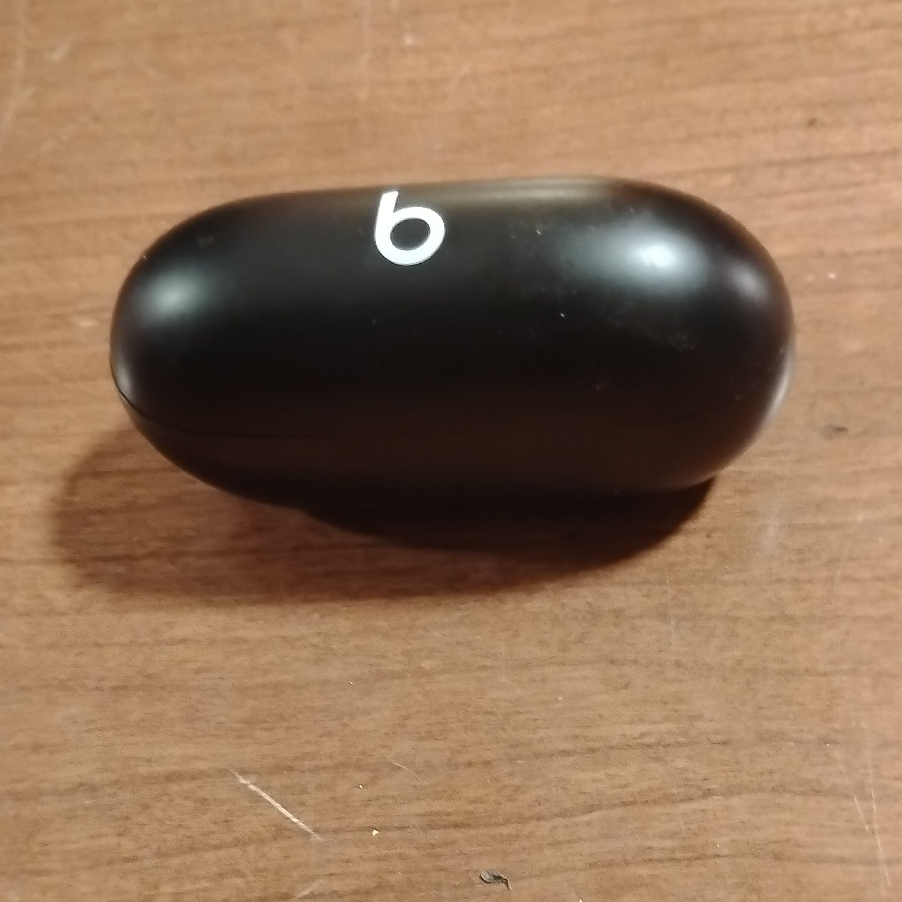 Black Beats Wireless Charging Case