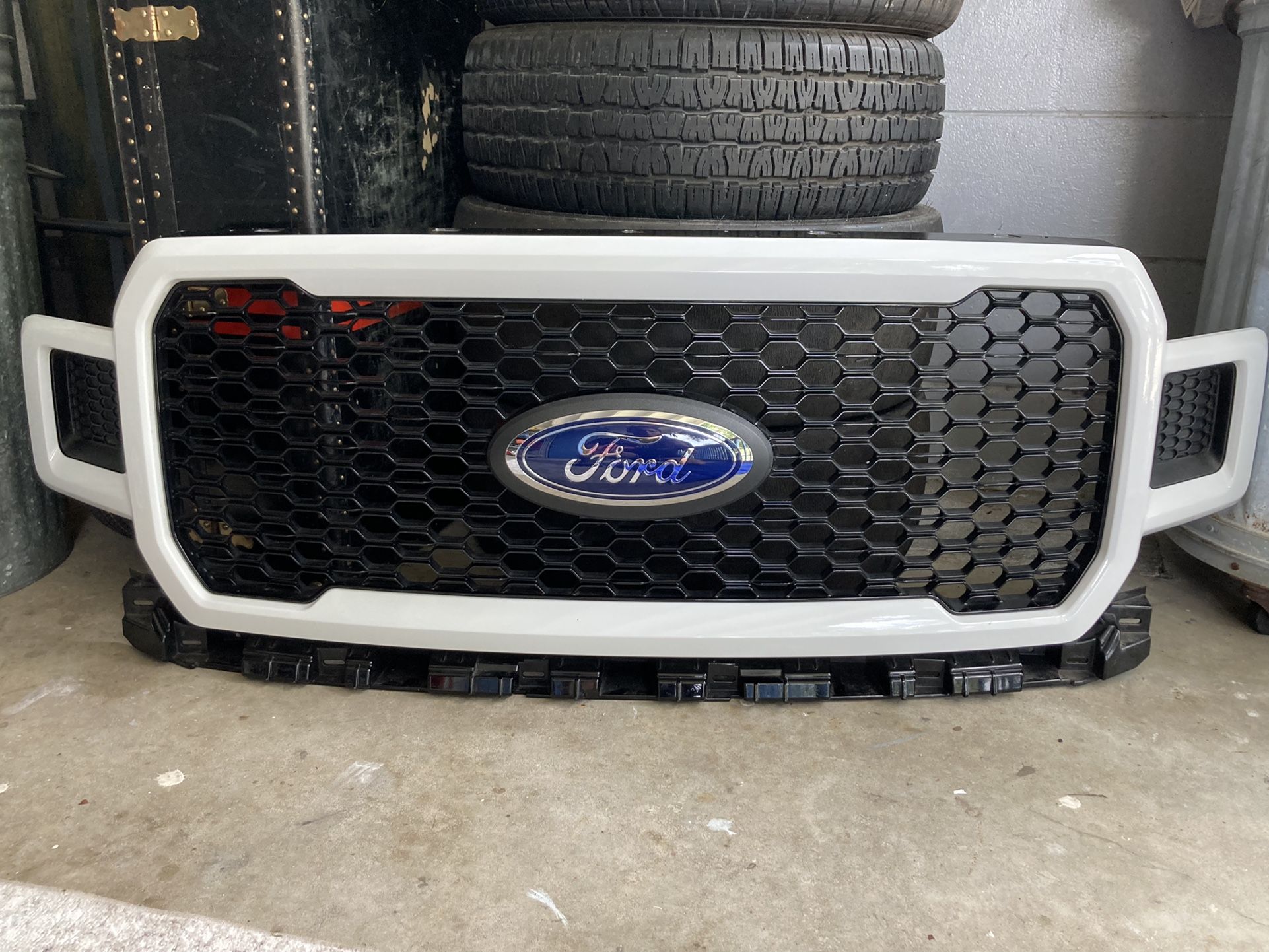 2018-2020 Ford F-150 Factory OEM honeycomb Grille Oxford White Trim And Emblem