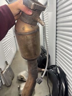 (1) Oem 5.7 hemi Chrysler 300c gato