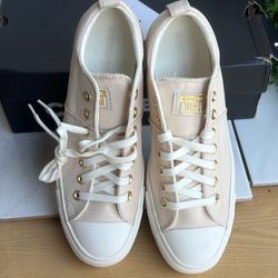 Convers.    ALL. STAR.   Women Size.   10/12. New. 