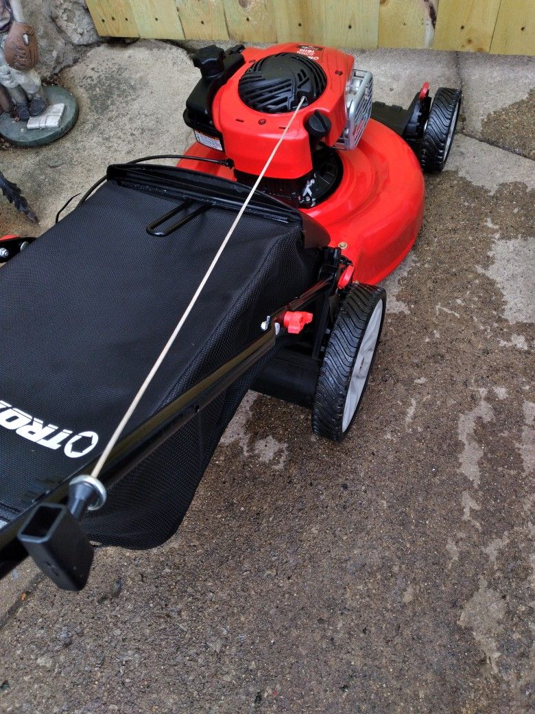 LIKE-NEW Troy-Bilt 21" Inch Push Lawnmower W/Bag And High Rear Wheels