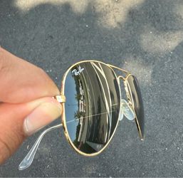 Ray-Ban Aviator Sunglasses Gold Frame Black Lenses - Used