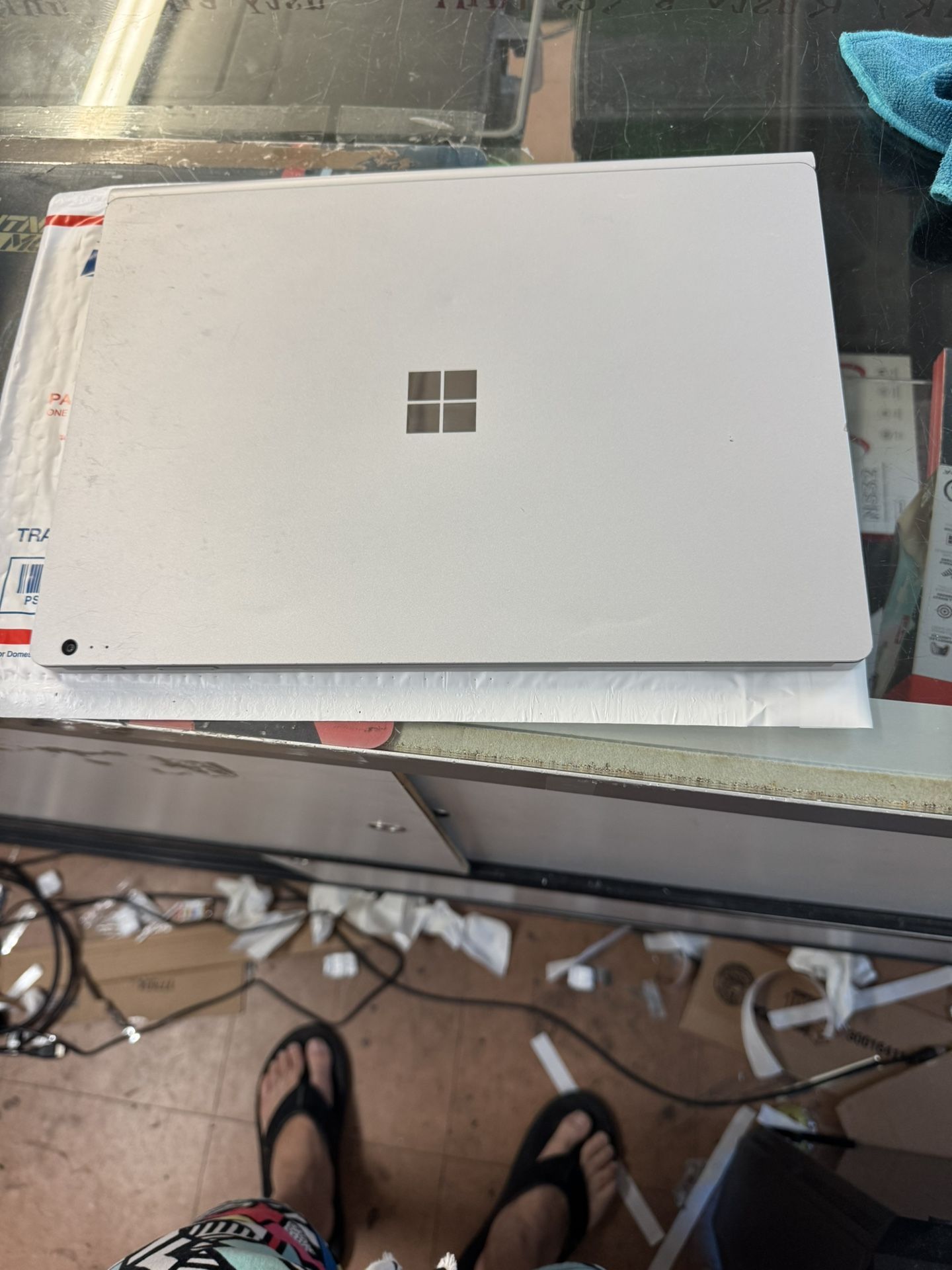 Microsoft Surface Book 2 13.5” Touch Laptop i5-7300U 8GB RAM 256GB SSD 3K Display Win10 Pro