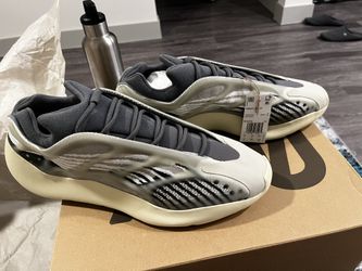 Yeezy 700 v3