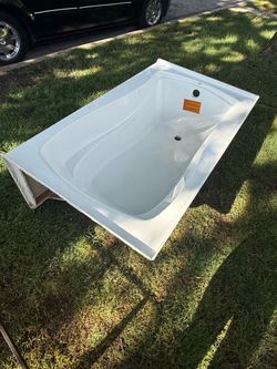 Kholer mariposa bath tub