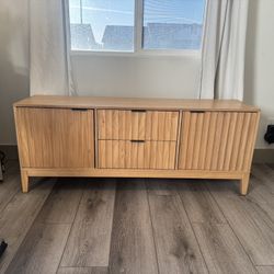 Thousand Oaks Wood Scalloped  • Threshold Designed with Studio McGee