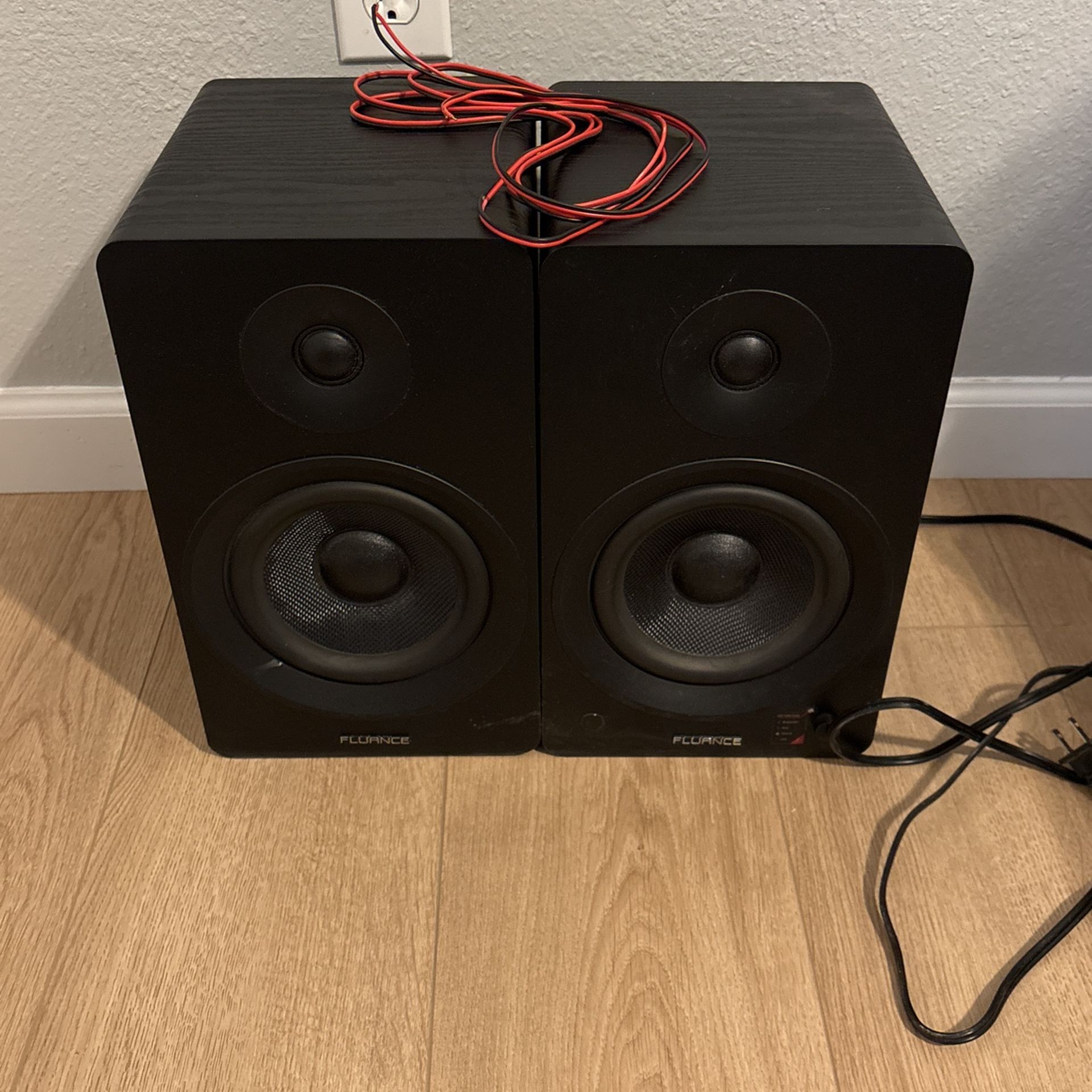  Bookshelf Speakers Fluance