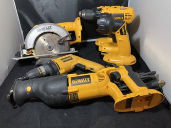 DeWalt power tool set with 3 batteries (NO CHARGER INCLUDED)
