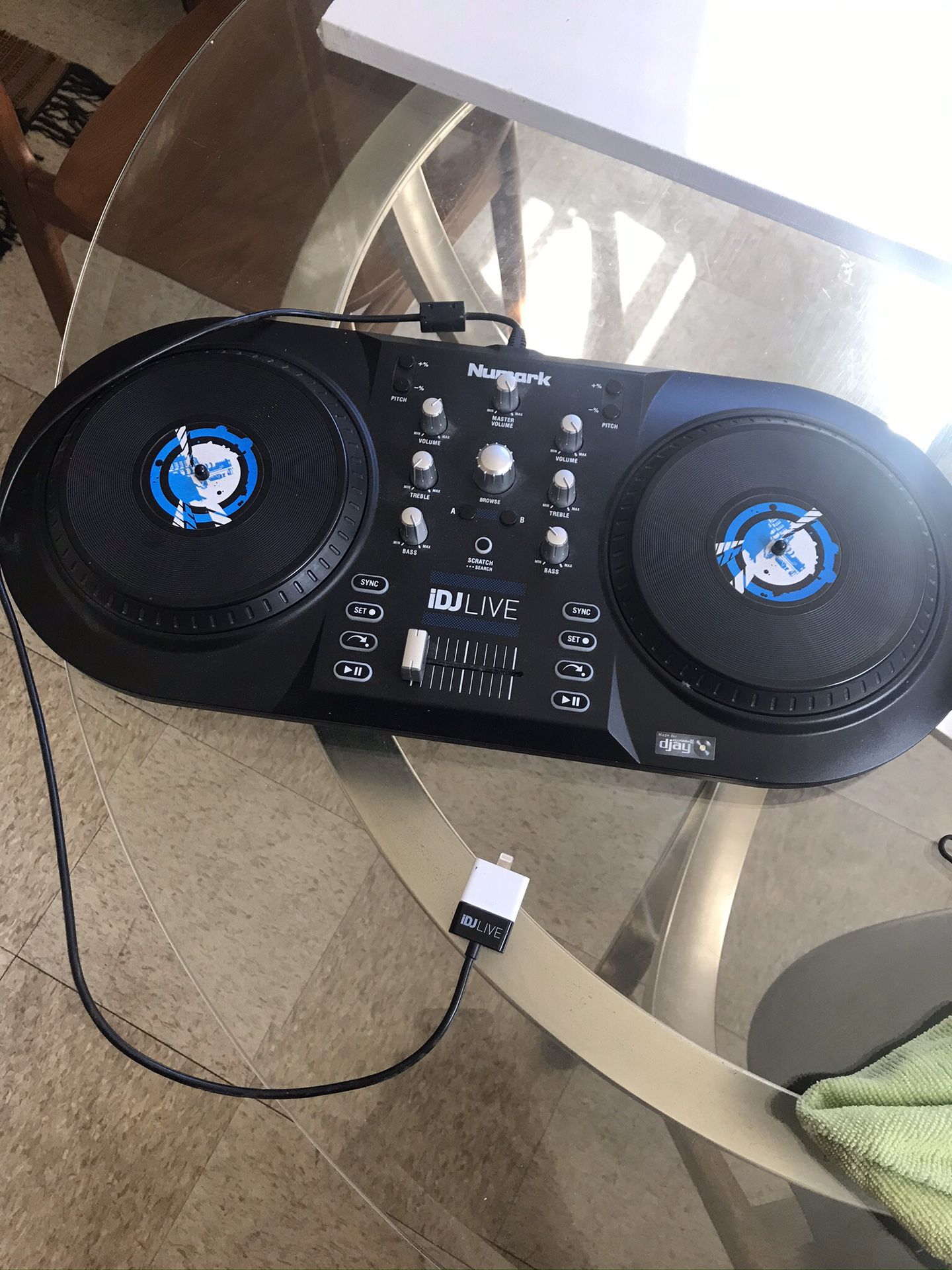 DJ turntable with iPhone attachment