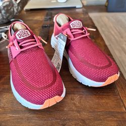 ♥️♥️Brand New HEY - DUDE’S Tennis Shoes Size 7 Women’s ♥️♥️
