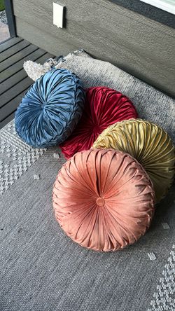 Outdoor decorative pillows