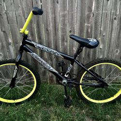 BOYS BIKE (18 INCH) HUFFFY 