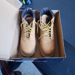 WOMENS SKECHERS STEEL TOE SIZE 8