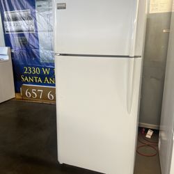 FRIGIDAIRE APARTMENT SIZE TOP FREEZER REFRIGERATOR 