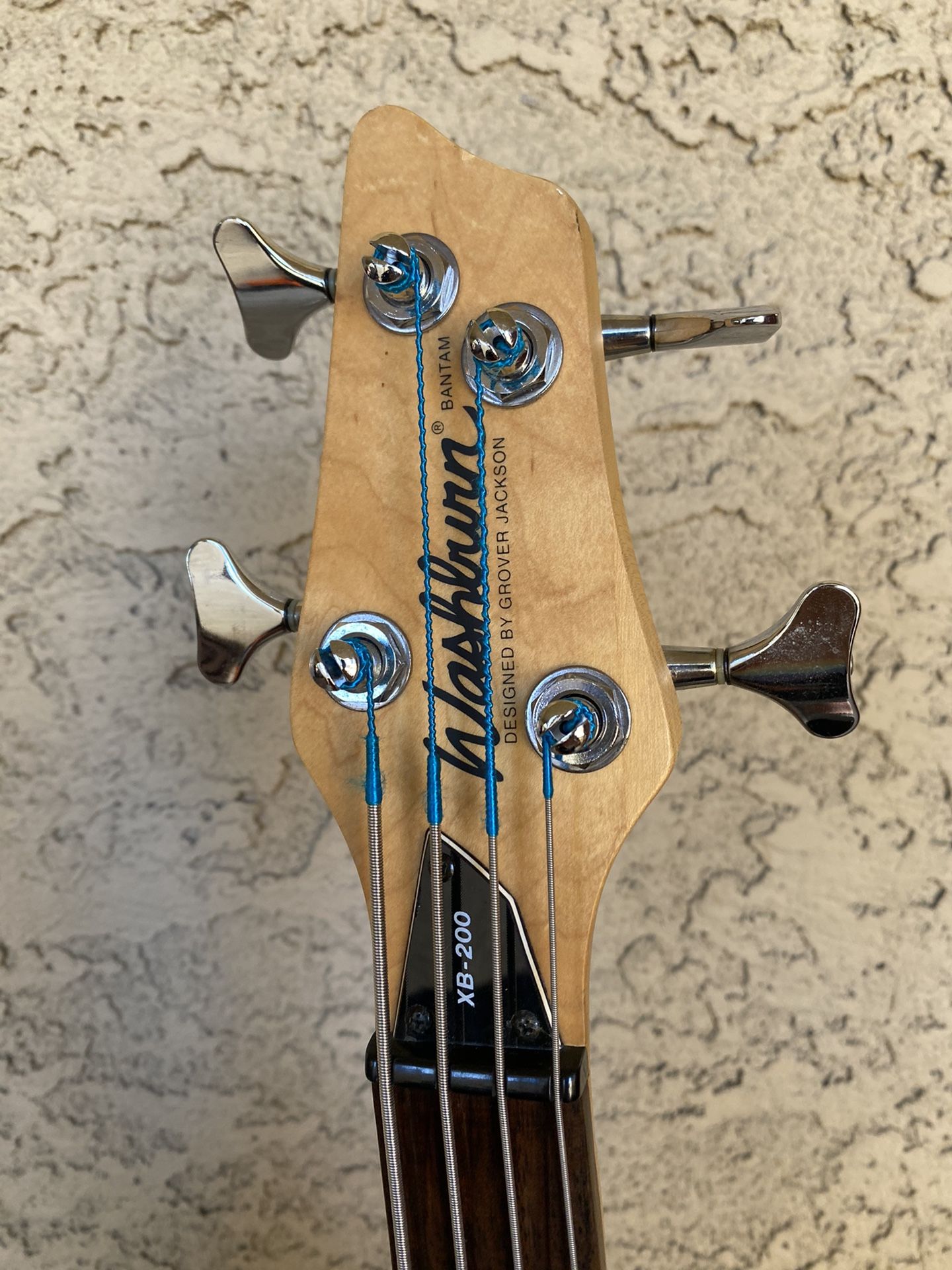 ＷＡＳＨＢＵＲＮ ＸＢ－２００ XB200 - Washburn XB200 - Audiofanzine