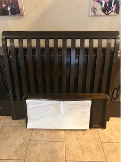 Convertible Crib / Toddler / Full Size Bed