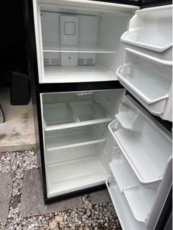FRIGIDARE fridge