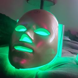 LED Light Therapy Mask (New in Box)