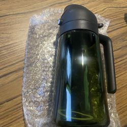 Sprayable & pourable oil bottle