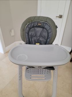 SILLA DE COMER CHICCO PROGRESS CON 5 POSICIONES EN MUY BUEN ESTADO