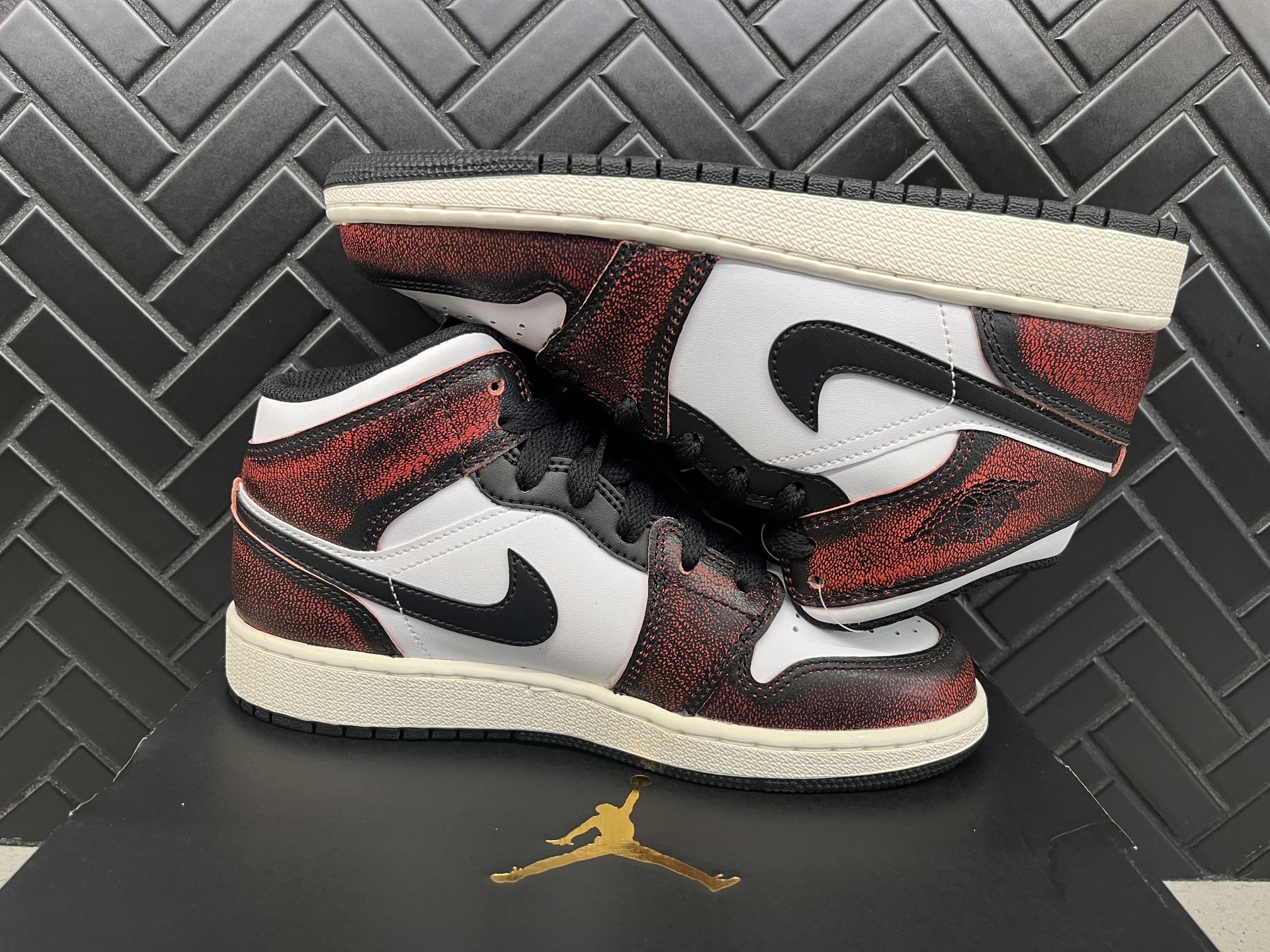 Jordan 1 Wear Away Chicago (GS)