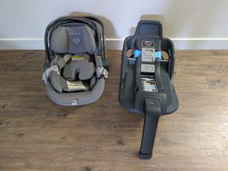 Uppababy aria car seat with base
