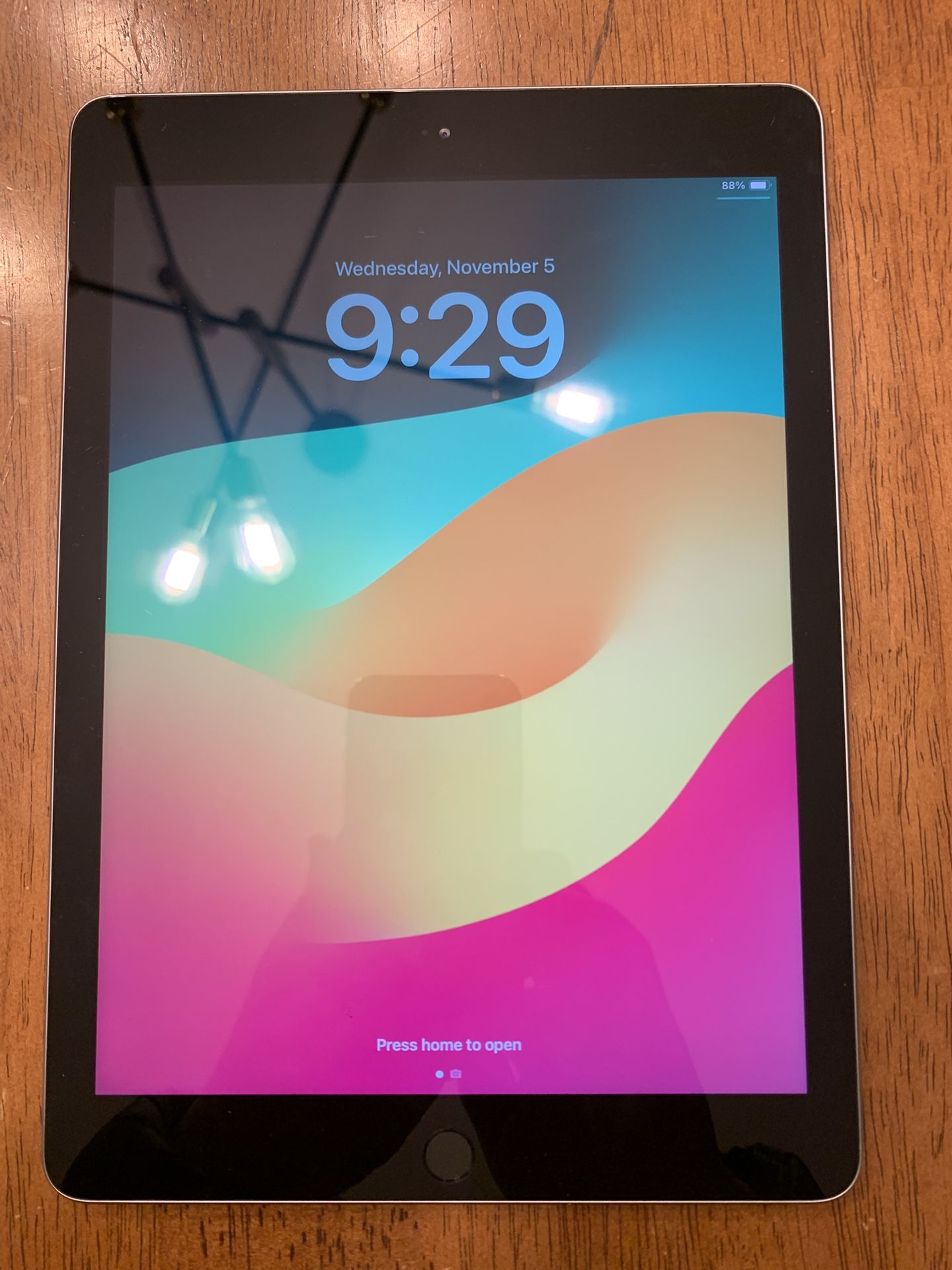 Apple iPad 6th Generation 32GB Unlocked Like New!