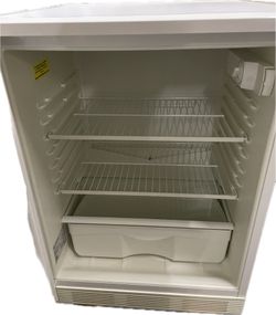 5.5 cu. ft. Compact Refrigerator with Adjustable Wire Shelves, Door Storage, Fruit/Vegetable Crisper, Interior Light and Door Lock: White