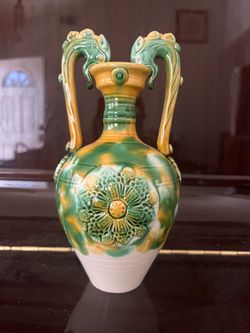 Chinese Dragon Majolica Um Vase
