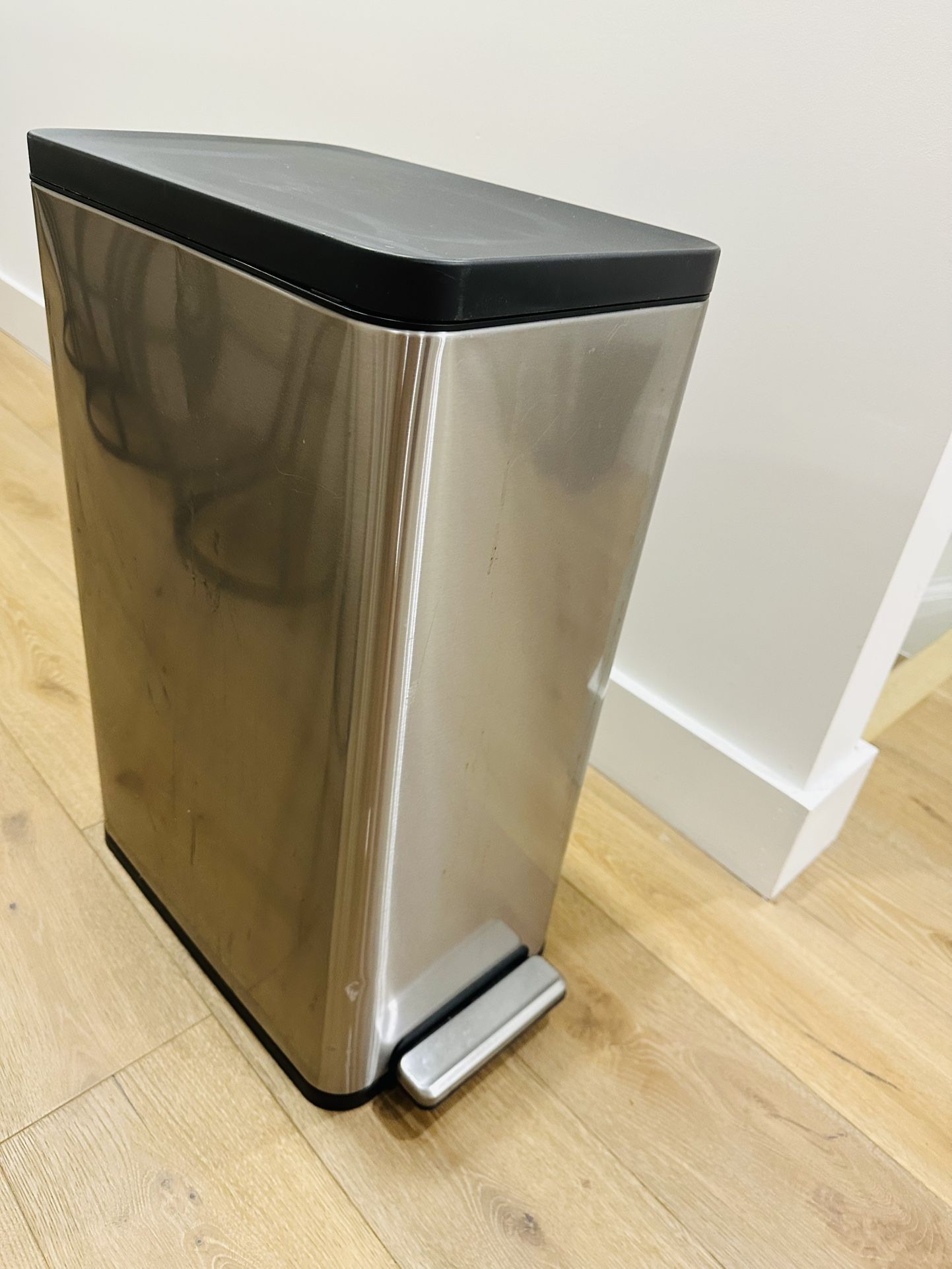 Simple Human Trash/Recycling bin