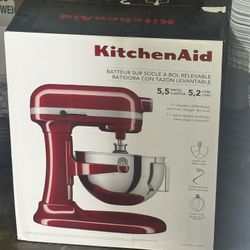 KitchenAid 5.5 Qt Mixer W/ Attachments 