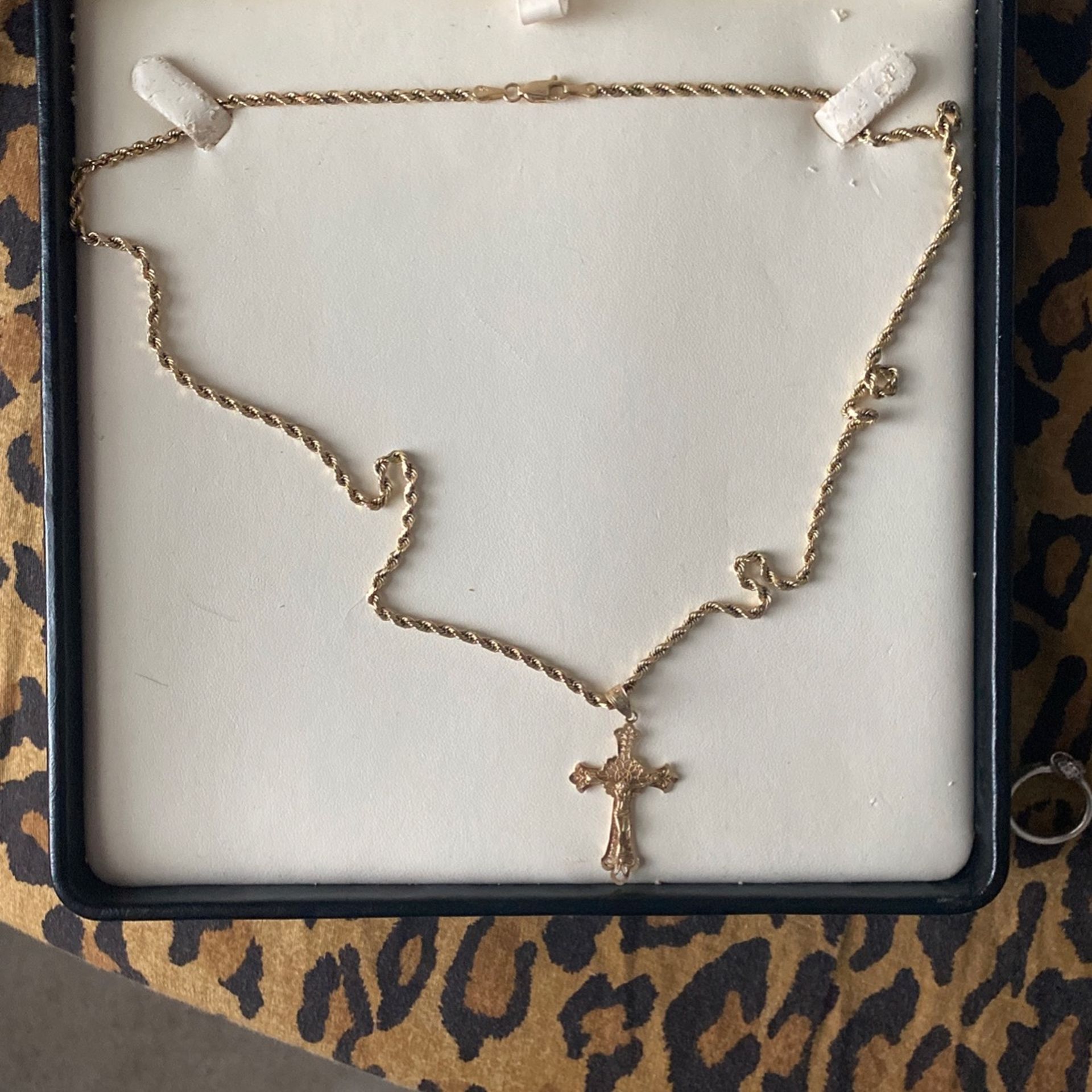 13 Gram 10kt Gold Rope And Charm