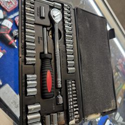 hyper tough socket set (missing one peice) 