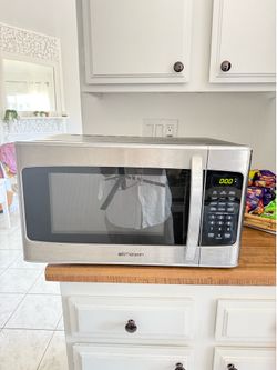 Super Clean Countertop Microwave Oven - $25