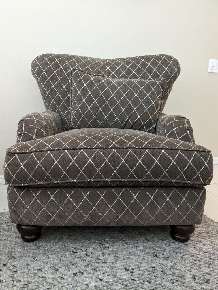 FS:  Brown Living Room Chair