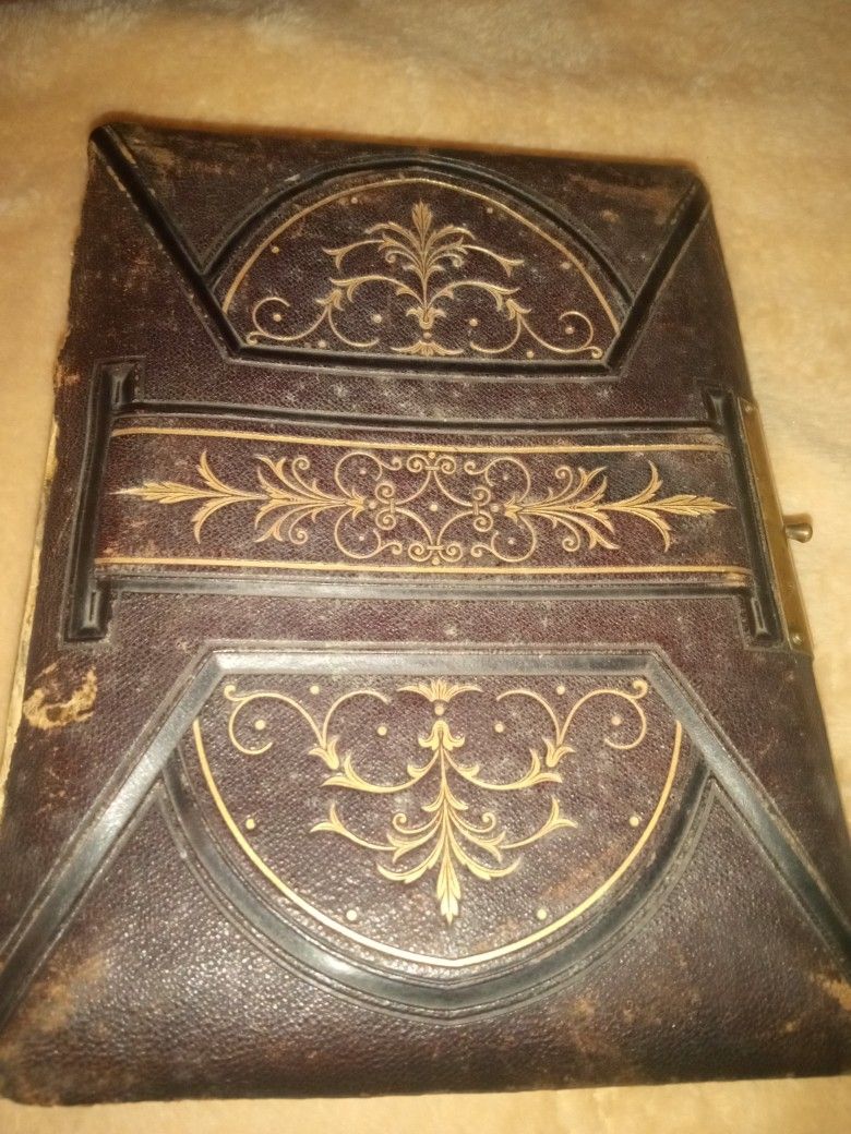 Photograph Album Leather And Photographs From Mid 1800s To Early 1900s