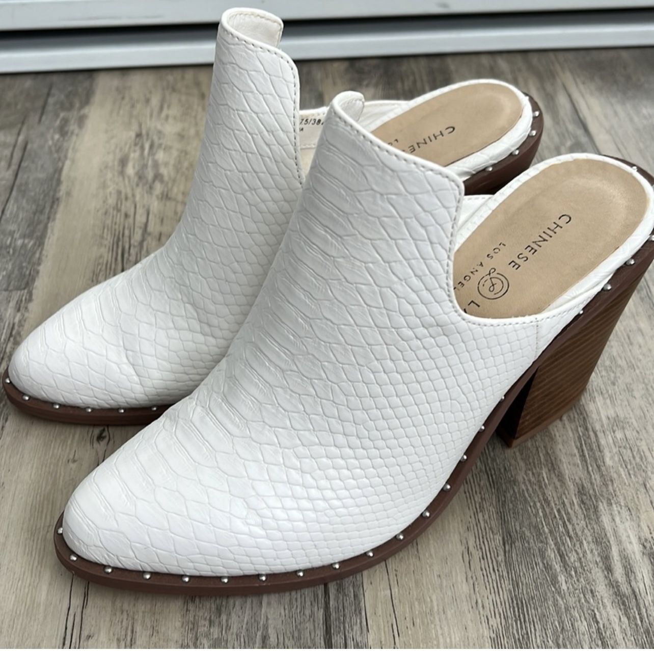 Chinese laundry block heel Mule