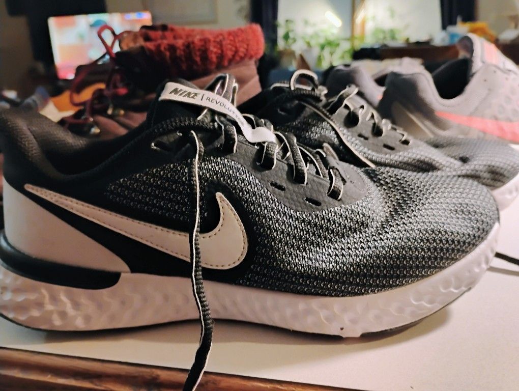 Nike Nike Revolution Women's Size 7.5
