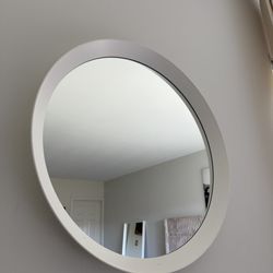 White Round Mirror
