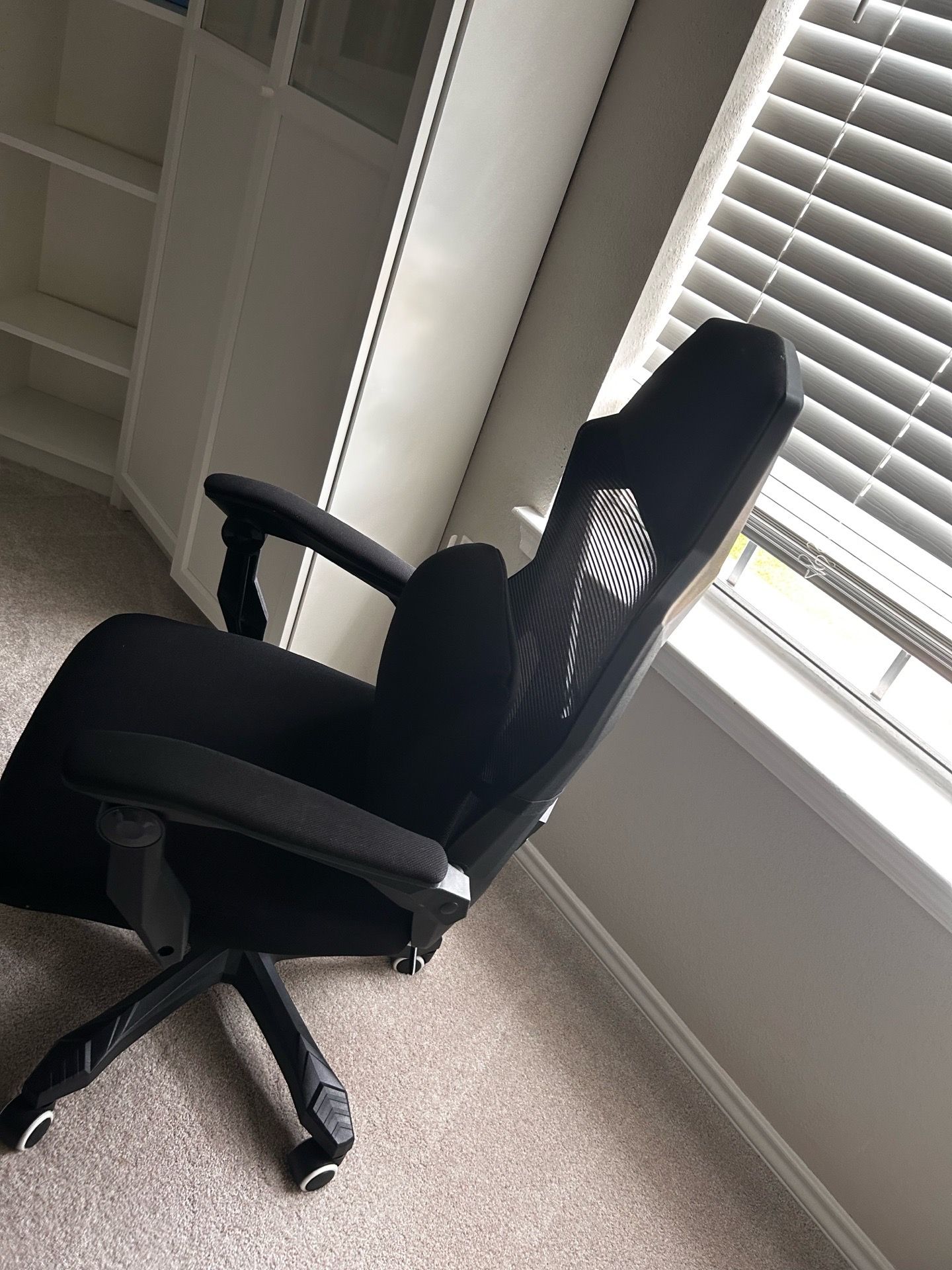 Black Ergonomic Mesh Gaming Chair with Lumbar Support