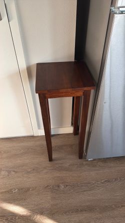 Mahogany stand / end table