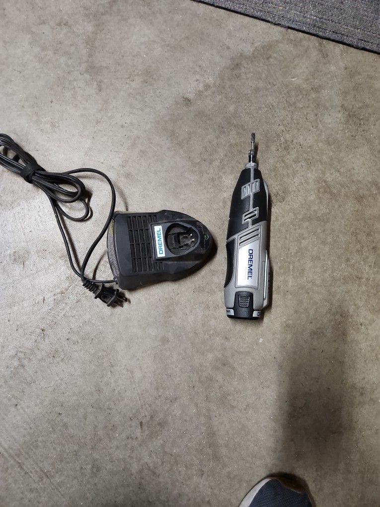 Dremel 8220, One Battery, And Charger