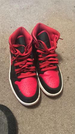 Jordan 1 mid 9.5
