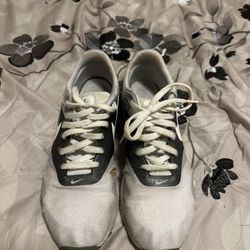 Nike Air Max Tavas White/Grey – Size 9 